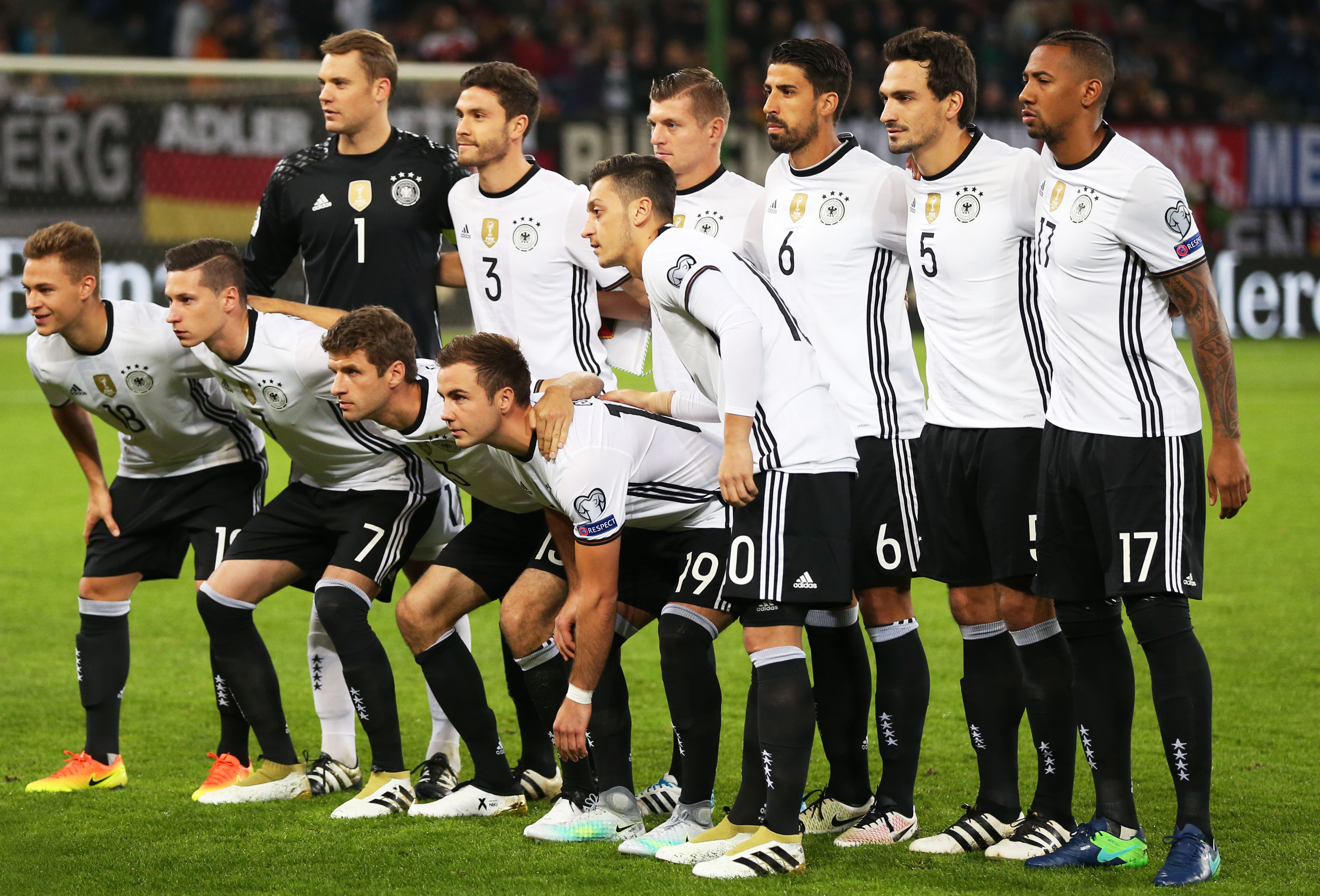 个充满悬念 个充满悬念