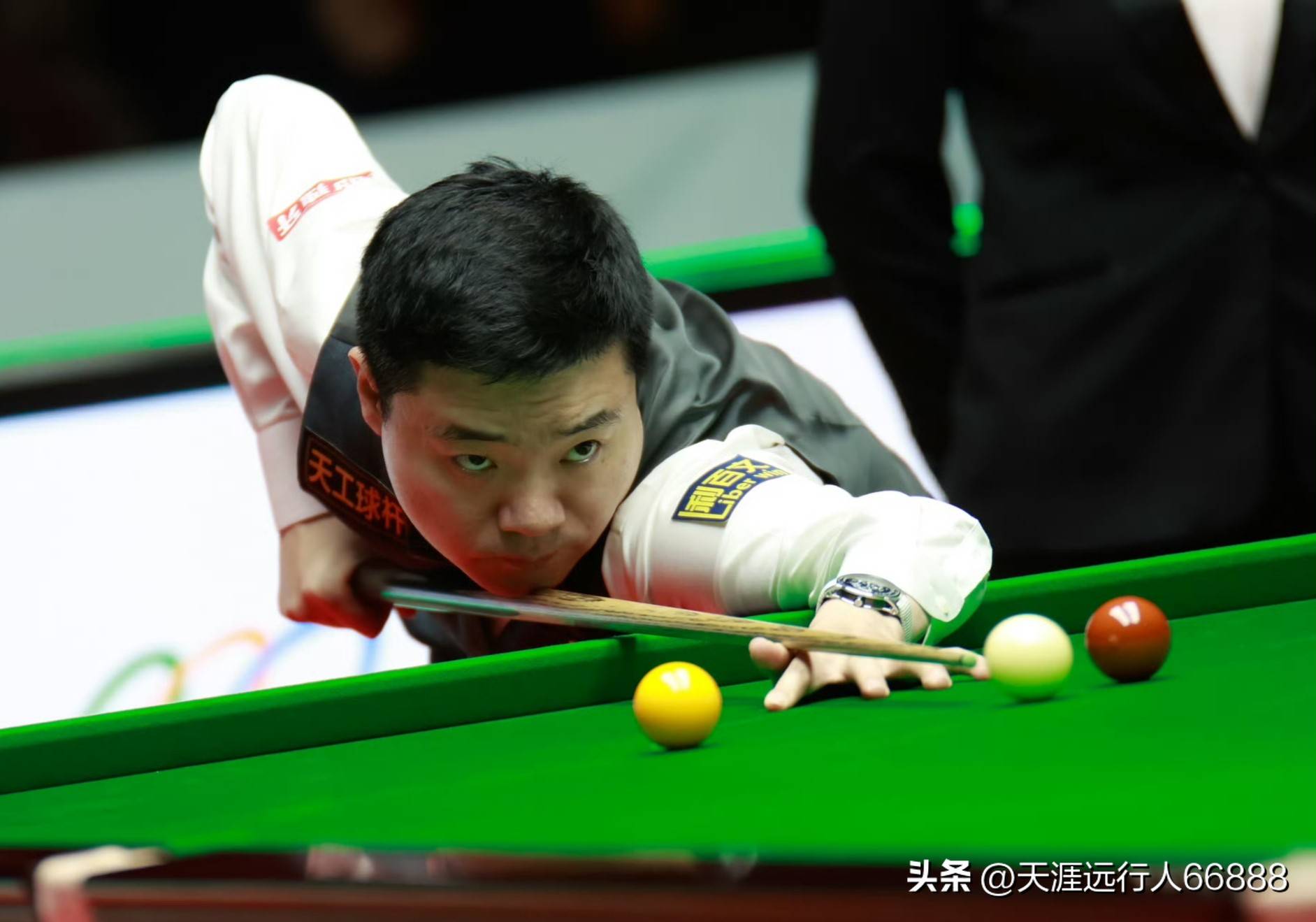 他更多依靠 他更多依靠